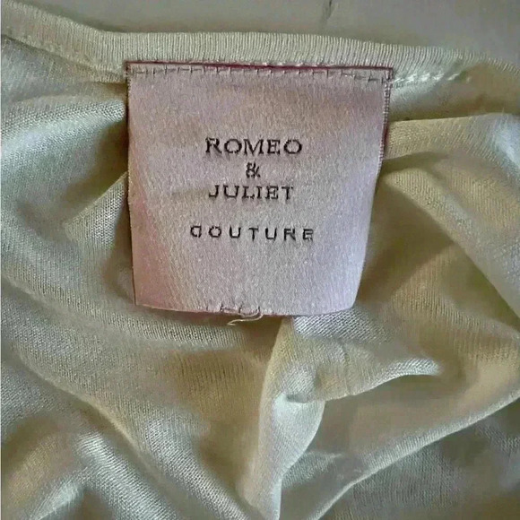 Cream long sleeve with black ruffle over top size medium - Picture 5 of 8